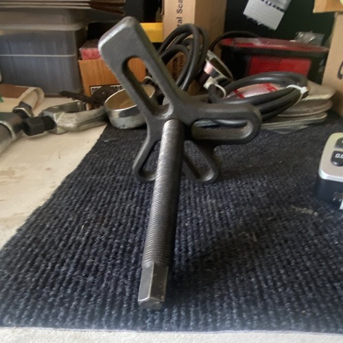 Steering wheel puller - steering,