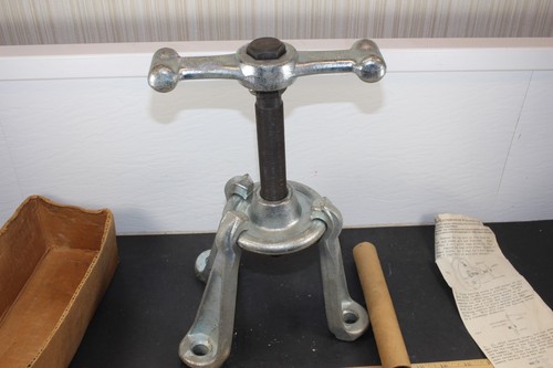 Arm wheel hub puller - wheel,